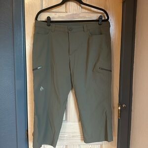 Eddie Bauer First Ascent Women's Sage Green Capri Pants 14